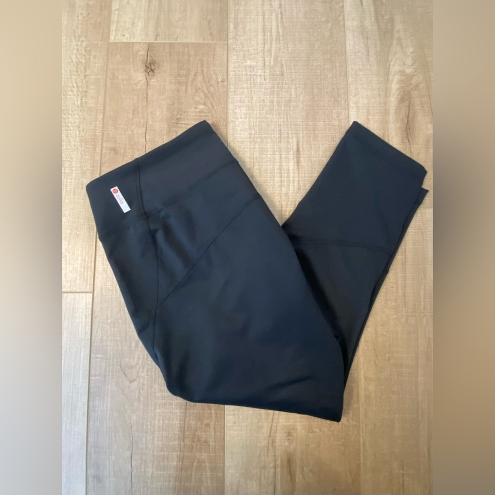 Zella | Black | Capri Leggings